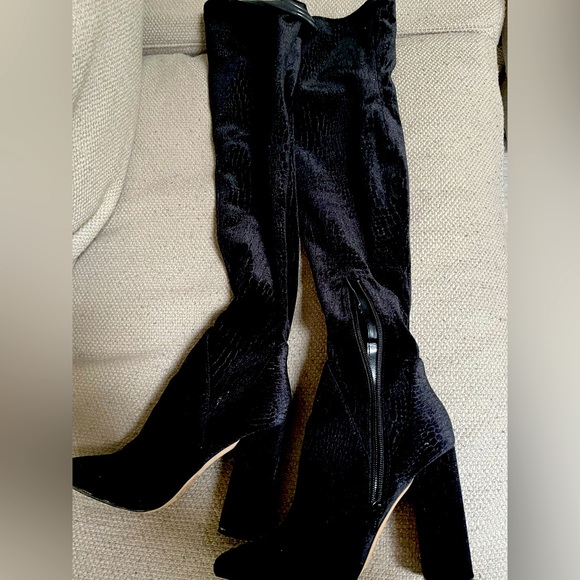 Over the knee velvet boots. Aldo size 8 - Picture 1 of 2